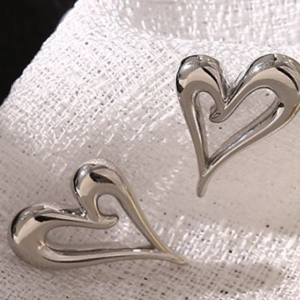 ❤️ Silver Plated Ear Posts Heart Stud Earrings
